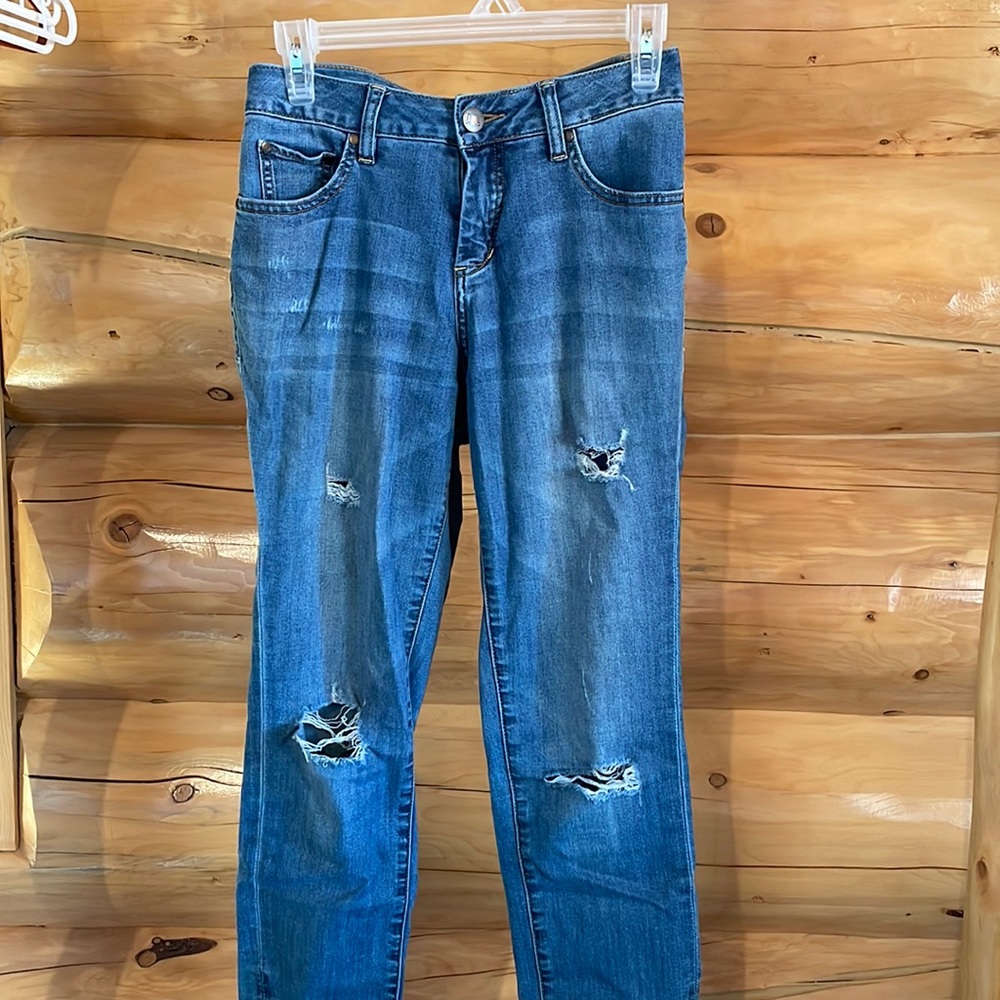 Distressed skinny jeans